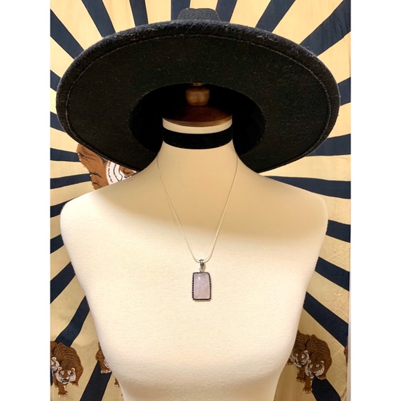 π Beautiful Gemstone Pink Quartz - Picture 6 of 9